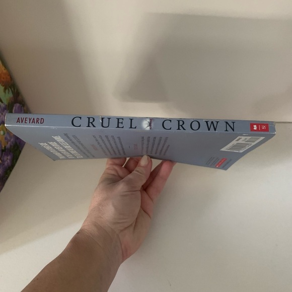Cruel crown by Victoria Aveyard paperback book part of Red Crown Series - Picture 5 of 5